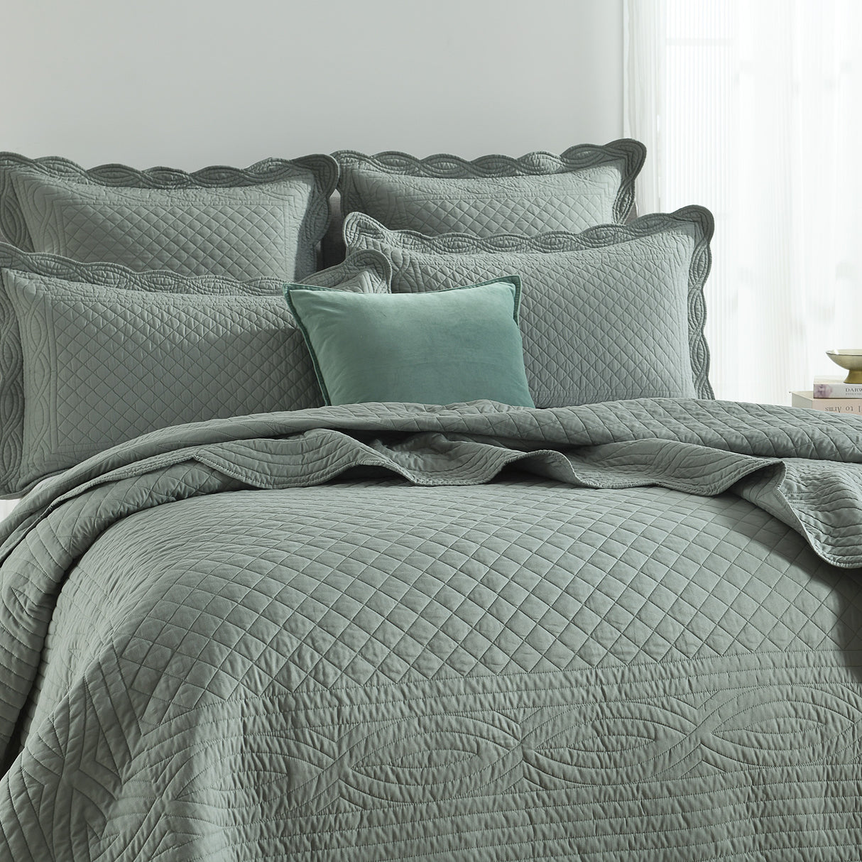 Scallop Jacquard Juniper Coverlet Set by Renee Taylor Queen/King