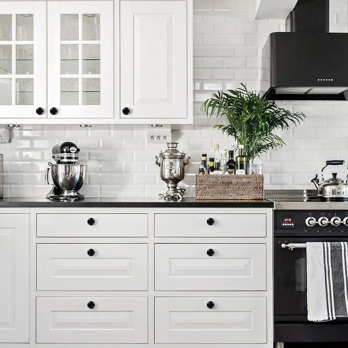 Handles - 18 Pieces - Cabinet Handles - Furniture Handles - Kitchen Handle - Antique Knobs - 30MM - Cabinet Handles - Kitchen Cabinet Handles - Furniture Handle - Kitchen Handle - Door Handle - Drawer Handle - Incl. Screws - Stainless Steel - Black - Mode