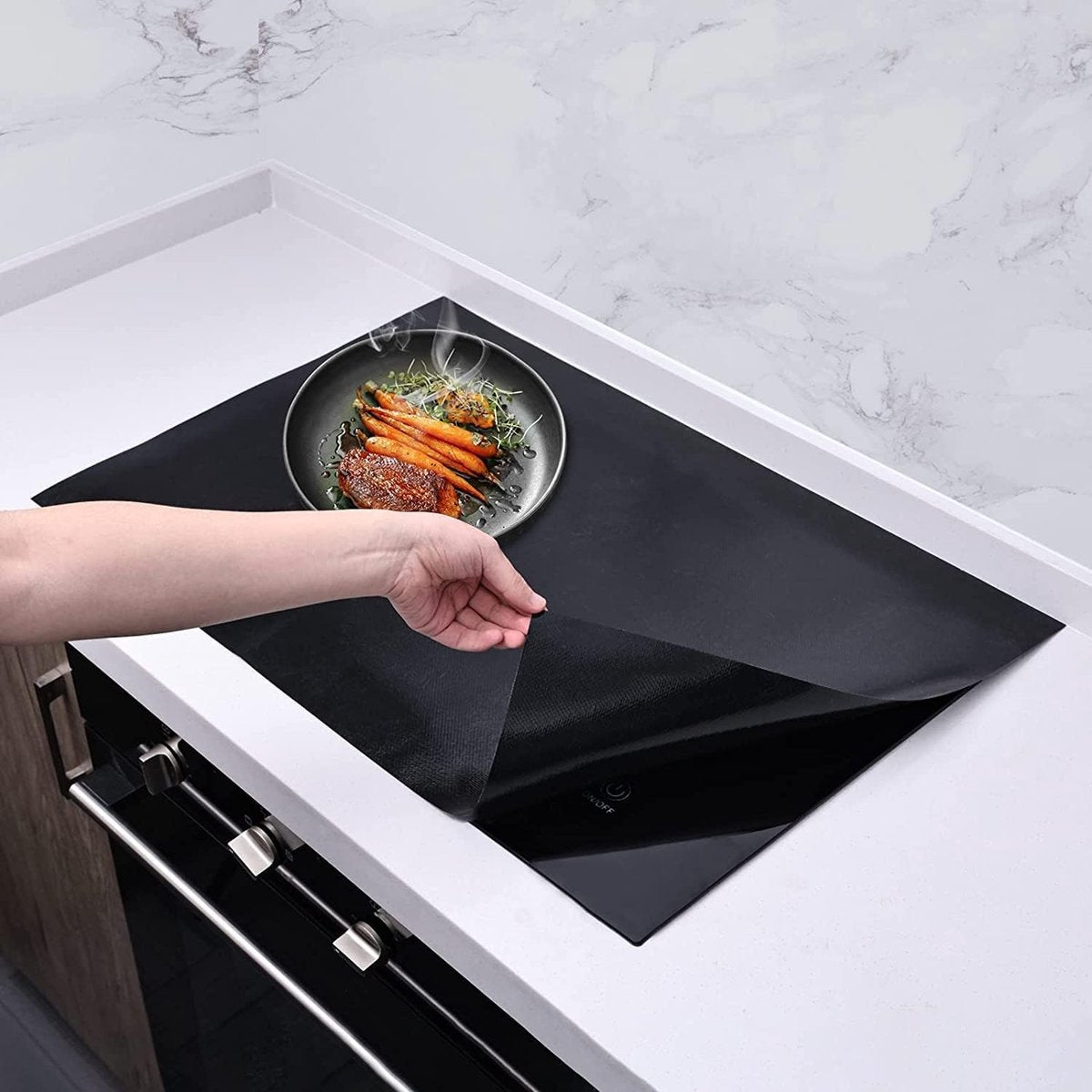 Induction protector - Induction mat - Silicone - Fiberglass - Hob cover - Induction hob protection mat - Protective plate - Induction hob protective mat - Kitchen accessories - Suitable for induction hob - 53*61cm - Black