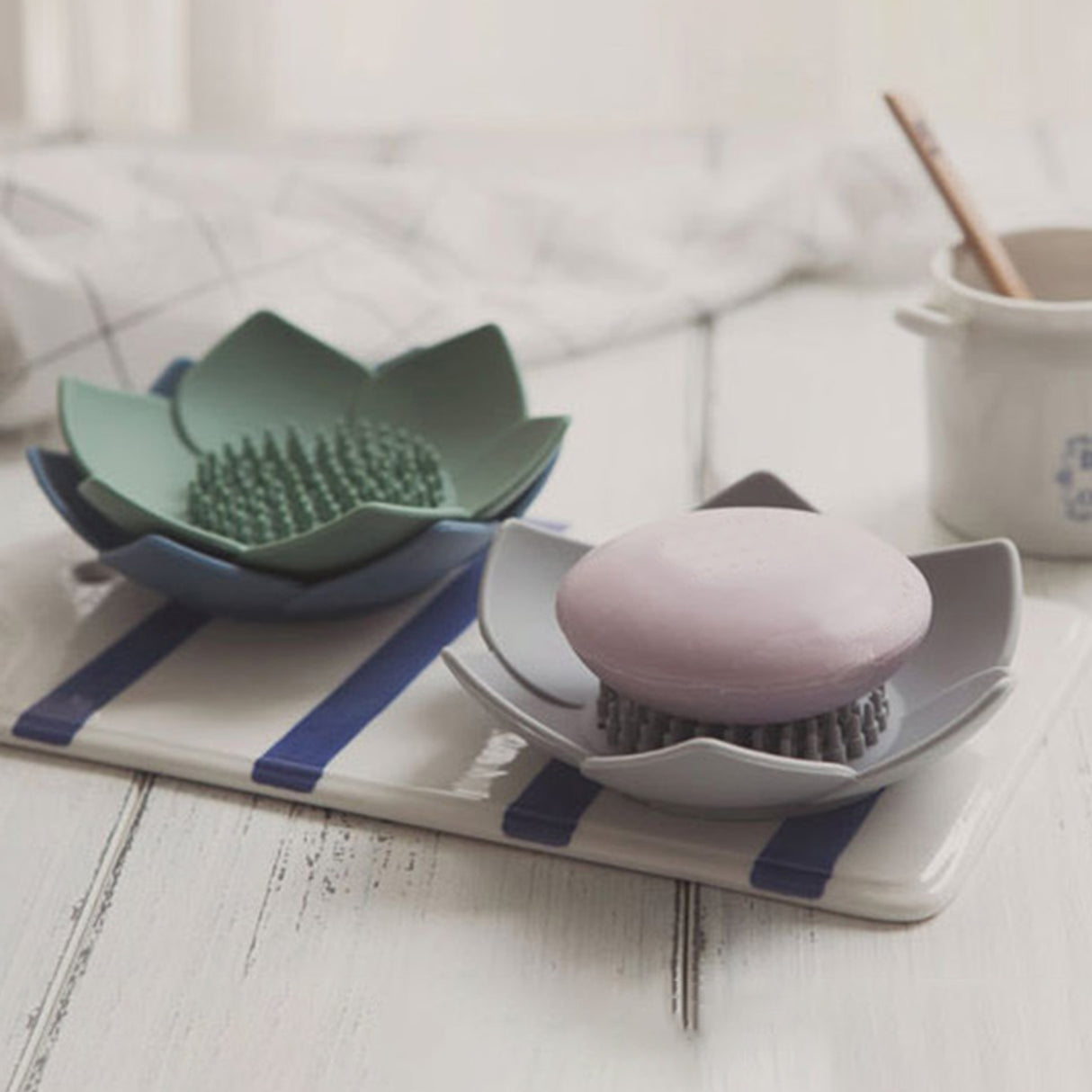Silicone Soap Dishes with Draining - Lotus Shaped Bathroom Bar Soap Holder for Shower - Soap Tray for Kitchen Sink - Floral Shape Soap Saver for Counter Bathtub(1/4 Pack) White
