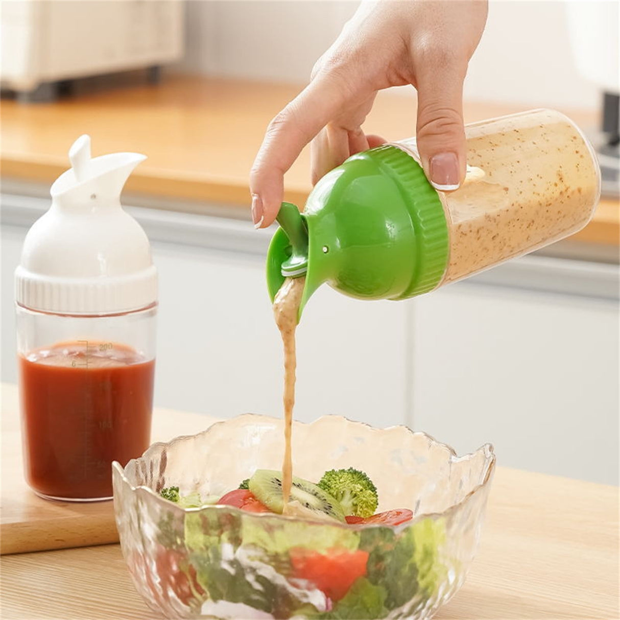 CCMAOLU Salad Dressing Shaker Container,Leak Proof Kitchen Bottle with Dripless Pour & Soft Grip,BPA Free Plastic Design for Sauces,Oil & Homemade Dressings,Easy Cleaning & Operation Black