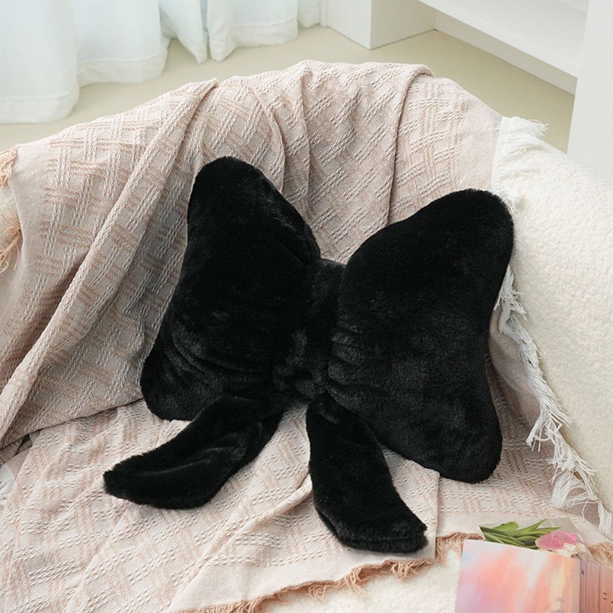 Darzheoy Bow Shaped Throw Pillow Soft Stuffed Bow Christmas Decorations Soft Furry Bow Throw Pillows Cute Bowknot Plush Pillow Home Decor for Couch Living Room Bed Black
