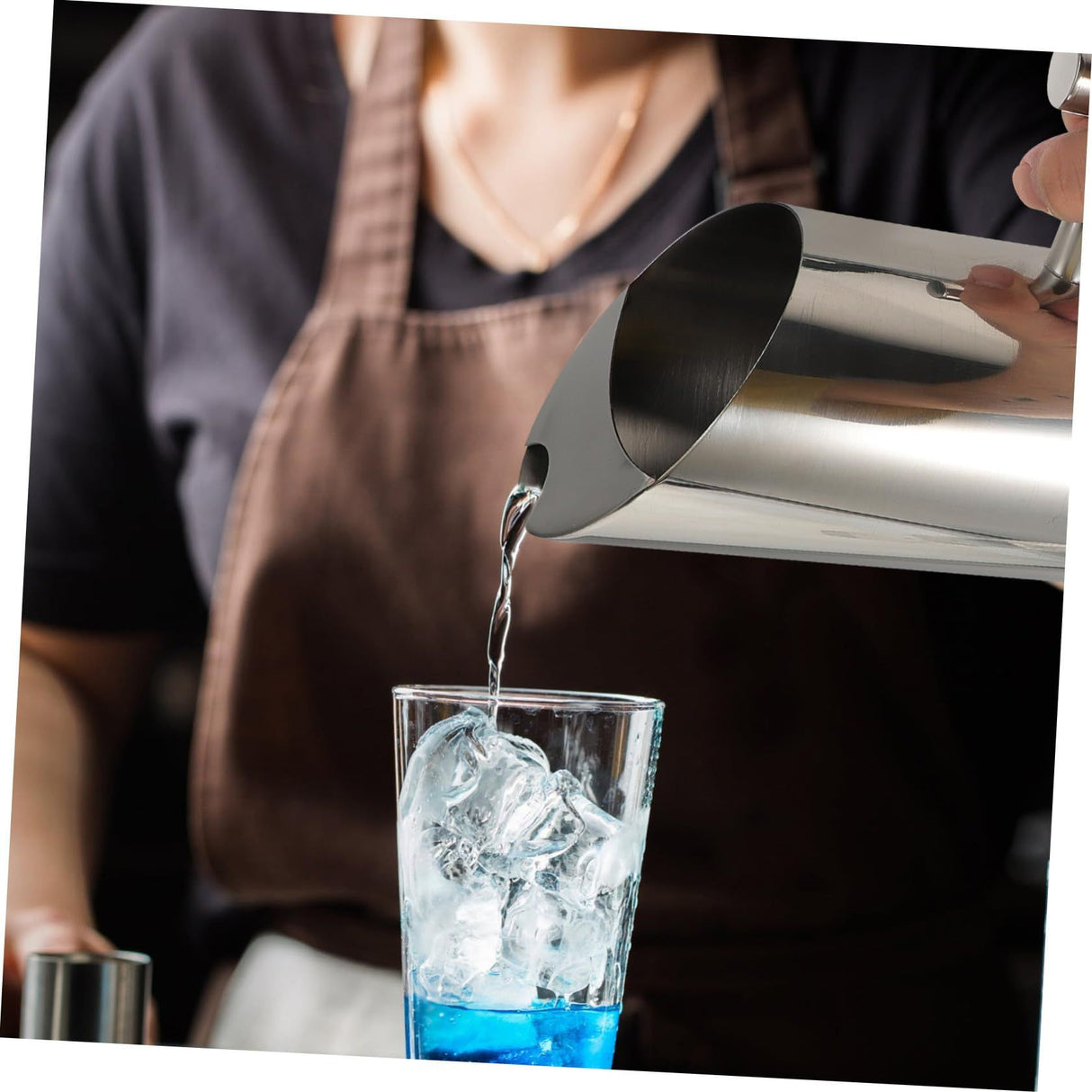 Stainless Steel Water Pitcher for Home and Bar Polished Metal Beverage Container for Cold Drinks Juice Tea and Cocktail Mixing Fridge Pitcher 1.0L