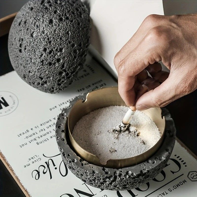 Nordic industrial style concrete ashtray, handcrafted with natural texture, detachable stainless steel bowl with anti-ash lid — easy to clean, durable, suitable for living rooms, bars, offices, ideal gift for Father’s Day, Christmas, housewarming.(BLACK)