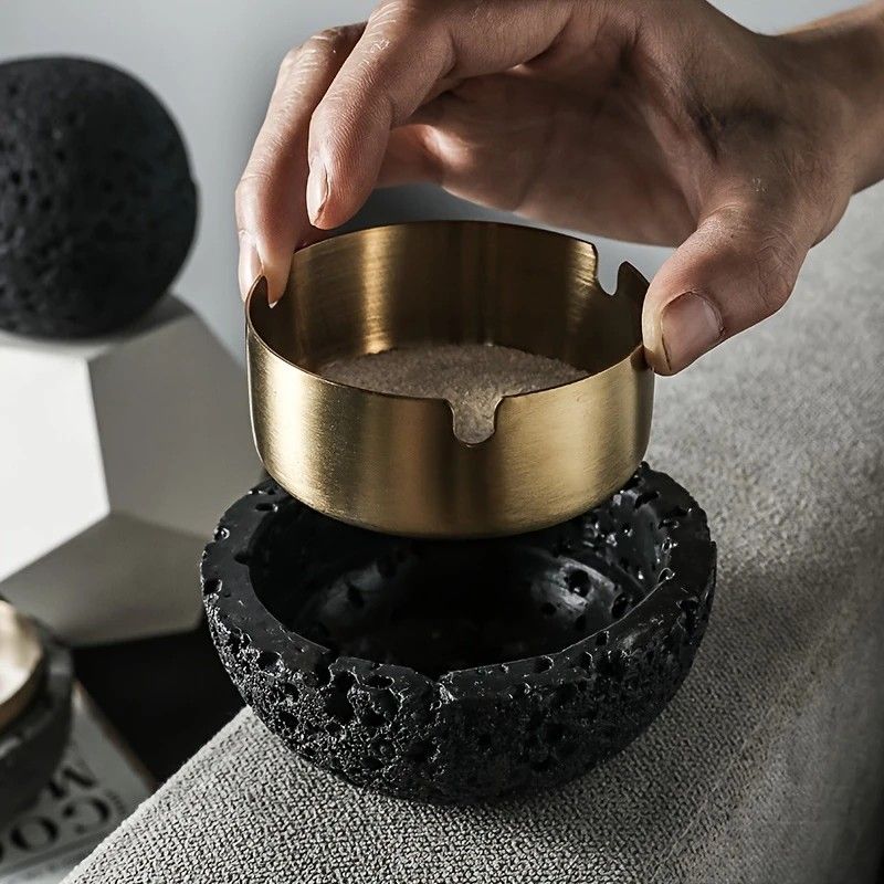 Nordic industrial style concrete ashtray, handcrafted with natural texture, detachable stainless steel bowl with anti-ash lid — easy to clean, durable, suitable for living rooms, bars, offices, ideal gift for Father’s Day, Christmas, housewarming.(BLACK)
