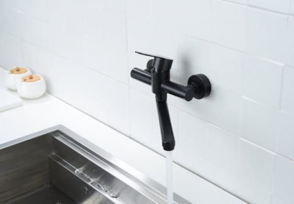 Black Wall Mounted Kitchen & Bathroom Tap, Stainless Steel Single Lever Basin Faucet with Swivel Spout, 26 × 11 CM Wall Mount Water Tap