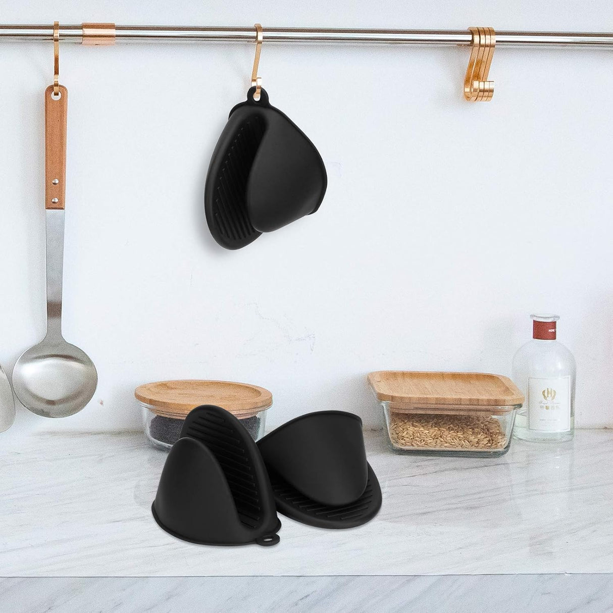 Silicone Oven Mitts Pot Holders Sets for Kitchen Heat Resistant Small Kitchen Mittens Rubber Air Fryer Mitts Mini Pot Pinch Grip for Cooking and Baking 1 Pair (Black)