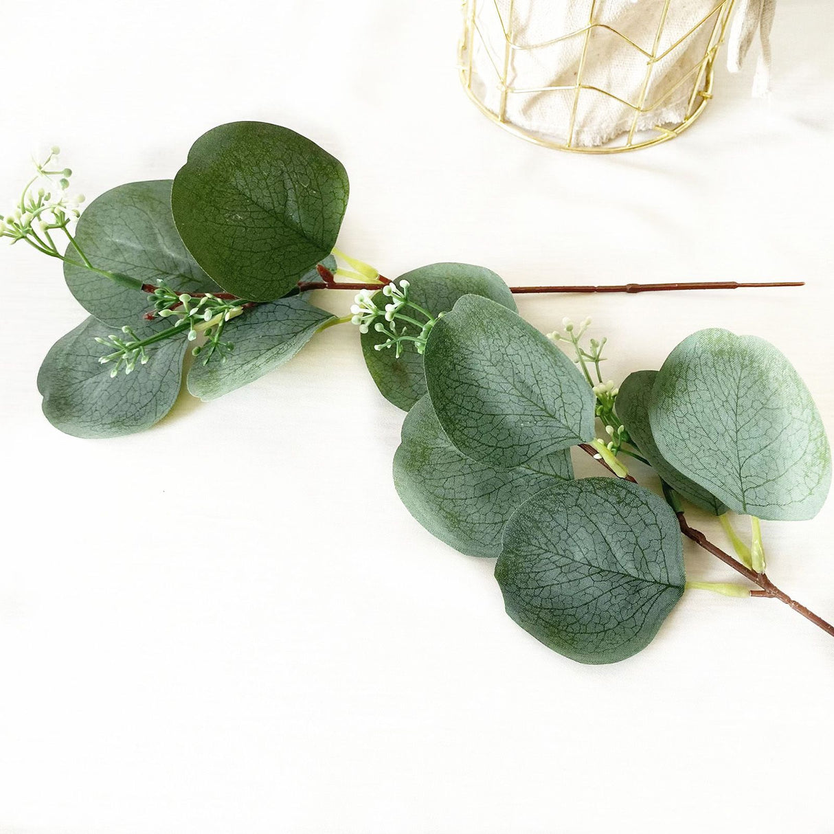 24Pcs Artificial Eucalyptus Stem Branches Round Eucalyptus Leaf with White Flower Decor Artificial Wedding Decor Plant