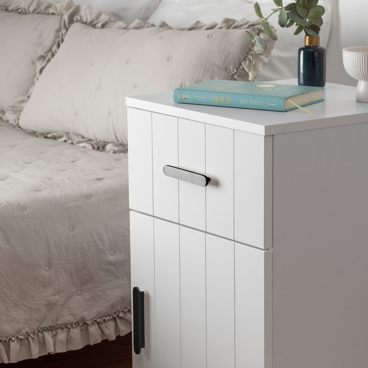 PORTO BEDSIDE TABLE - WHITE - VJ PANEL - OVAL BLACK