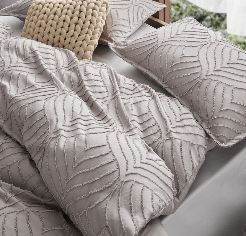 100% Premium Tufted Microfibre Quilt Cover Set - Ultra-Soft, Durable Embroidery Bedding Comforter Set - Machine Washable & Zipper Closure - Beige - Single