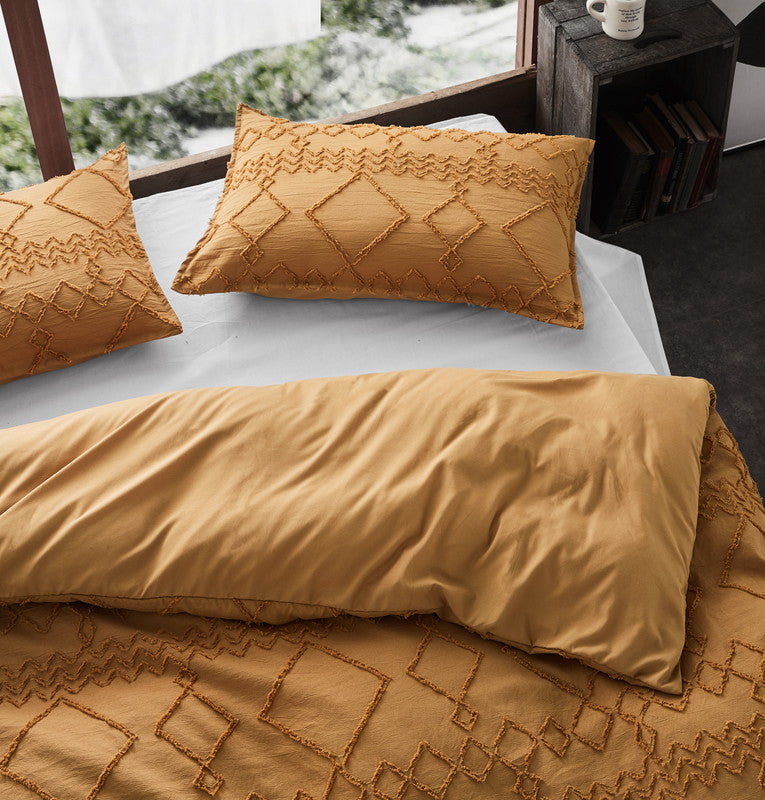 100% Premium Tufted Microfibre Quilt Cover Set - Ultra-Soft, Durable Embroidery Bedding Comforter Set - Machine Washable & Zipper Closure - Caramel - Single