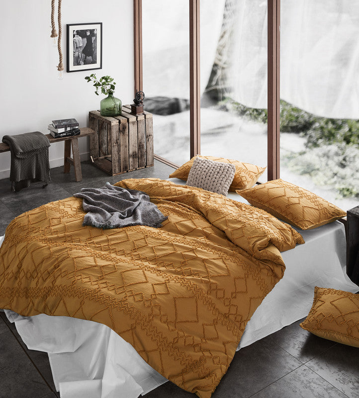 100% Premium Tufted Microfibre Quilt Cover Set - Ultra-Soft, Durable Embroidery Bedding Comforter Set - Machine Washable & Zipper Closure - Caramel - Double
