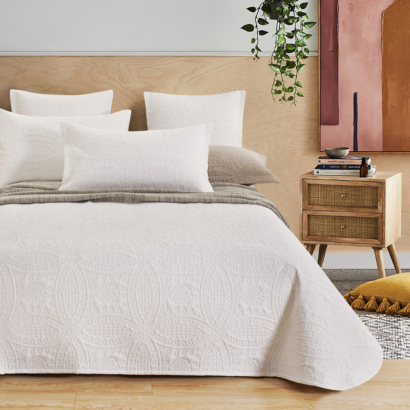 Lisbon Quilted 3-Piece Embossed Coverlet Set (White, Double/Queen)