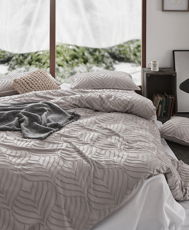 100% Premium Tufted Microfibre Quilt Cover Set - Ultra-Soft, Durable Embroidery Bedding Comforter Set - Machine Washable & Zipper Closure - Beige - Queen