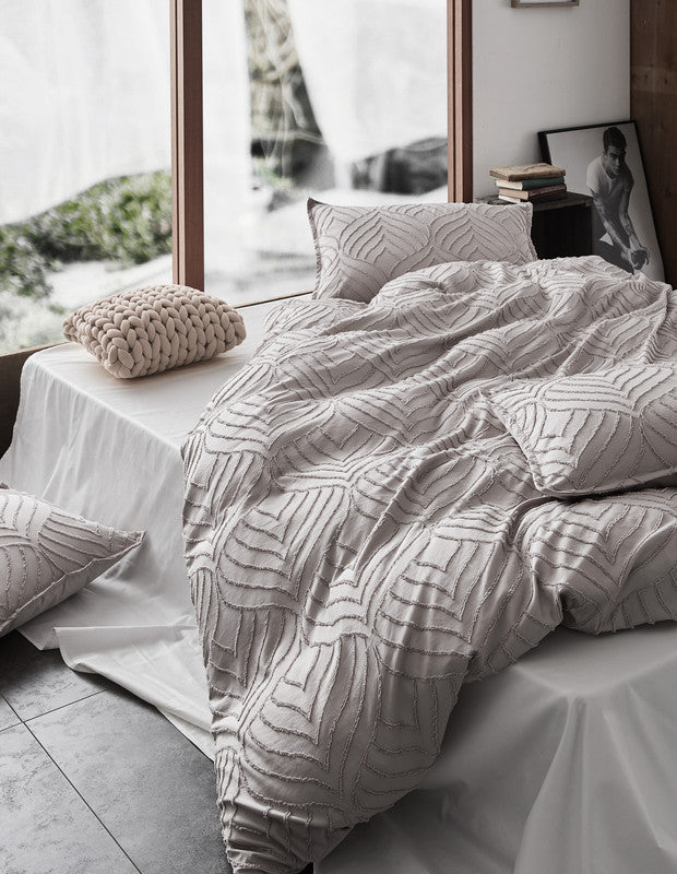 100% Premium Tufted Microfibre Quilt Cover Set - Ultra-Soft, Durable Embroidery Bedding Comforter Set - Machine Washable & Zipper Closure - Beige - Queen