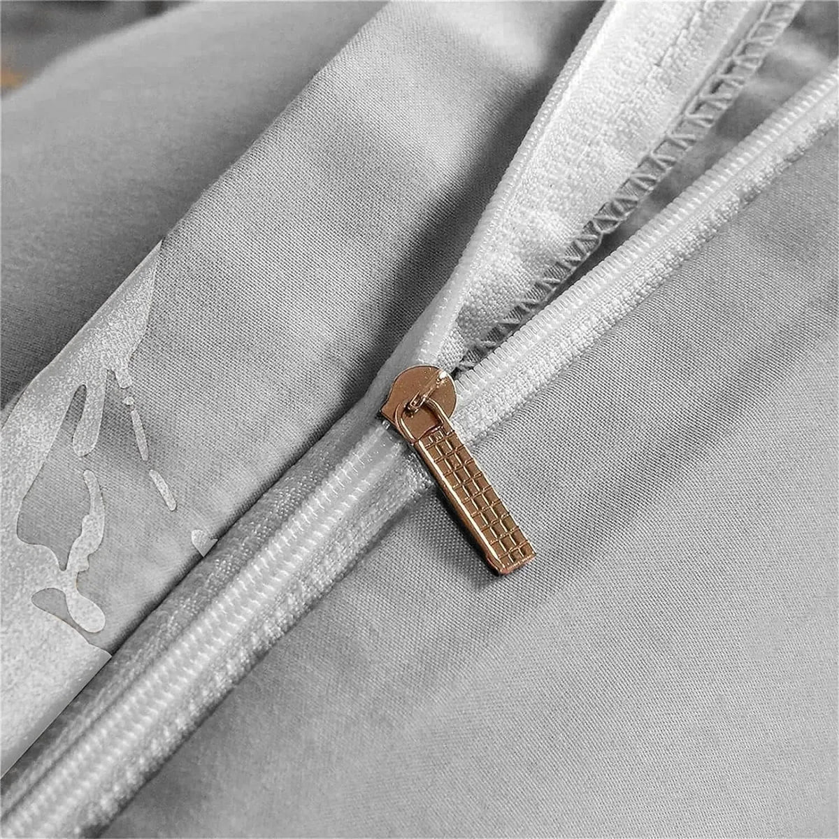 Light Grey Palermo Leaf Quilt / Doona / Duvet Cover set