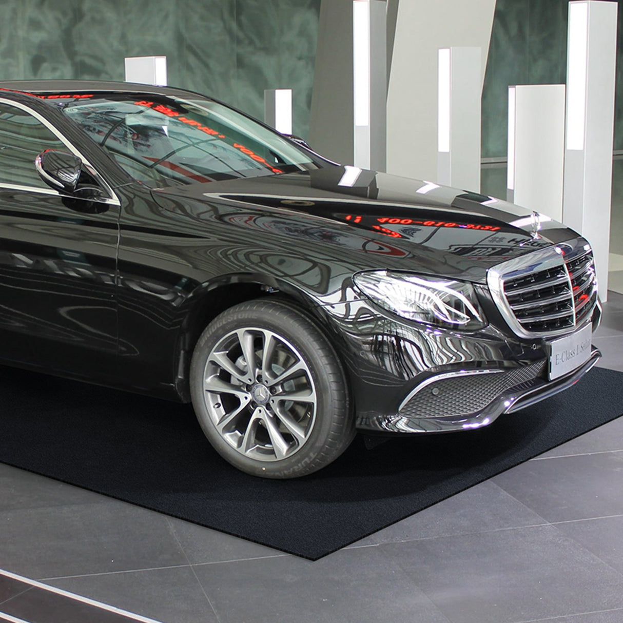 VEVOR Garage Floor Mat, 2.3 x 5.79 M Waterproof Protection from Water,Snow, Rain,Mud and Oil for Cars, Non-slip Heavy Duty Containment Mat with TPE Anti-Leak Backing & Easy to Clean & Cuttable