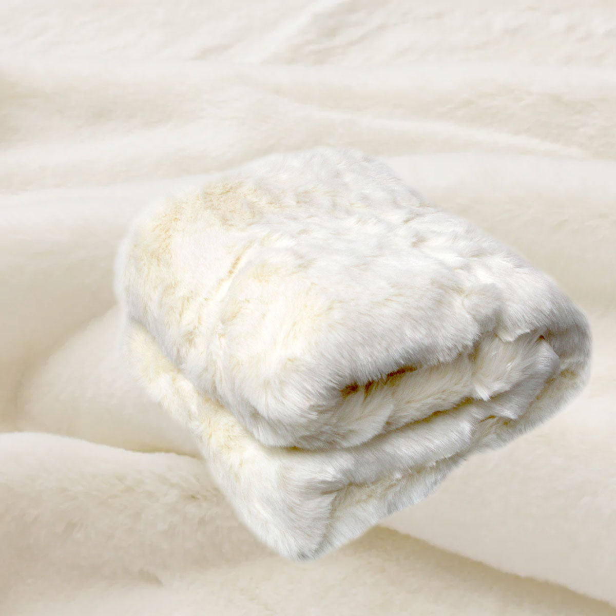 Polar Bear Luxury Faux Fur Throw 127 x 152 cm
