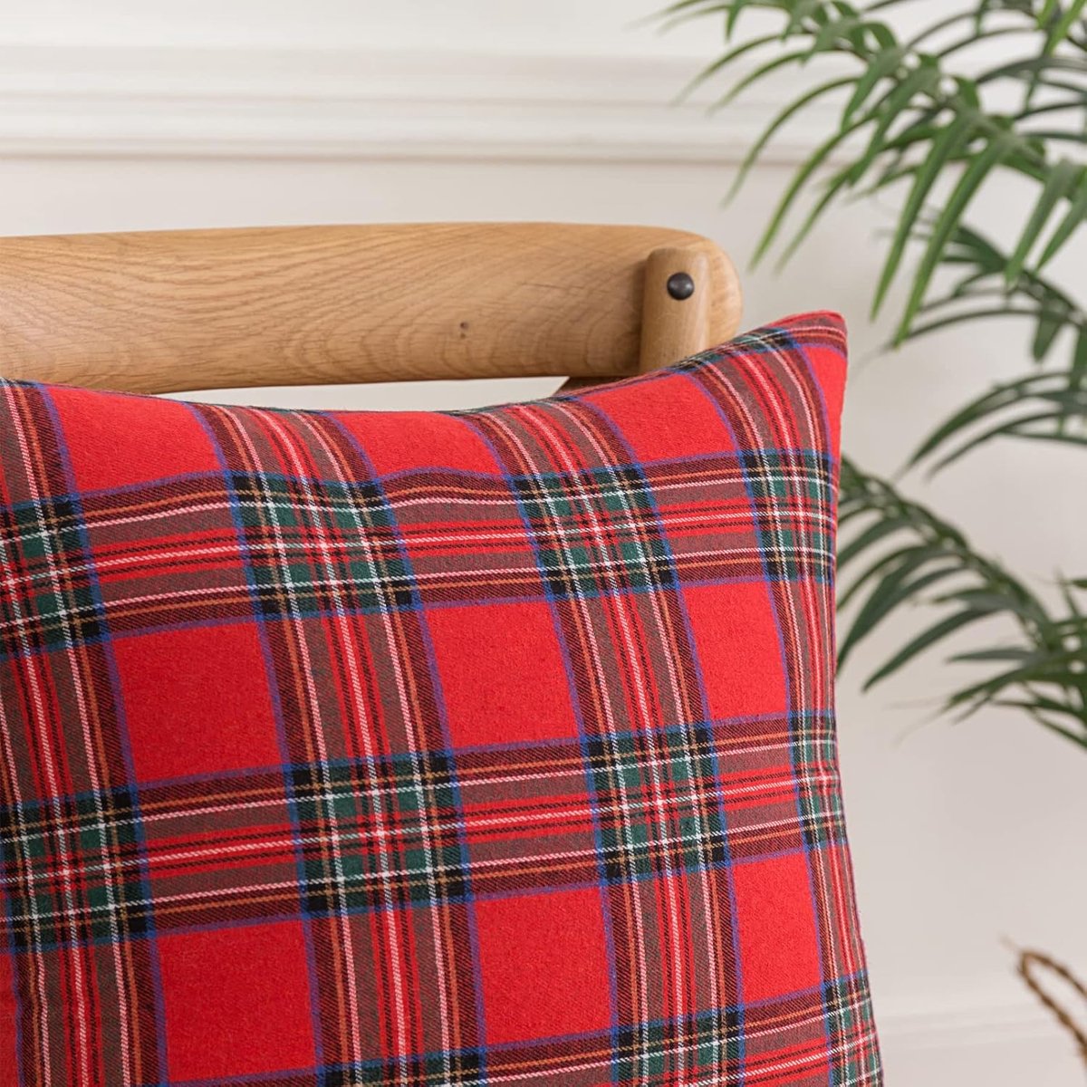 Decorative Pillowcases - Tartan Cushion Covers - 45 x 45 cm (18 x 18 inches) - Set of 2 - Invisible Zipper - Perfect for Sofa, Bedroom, Living Room, Christmas, Holiday Decorations