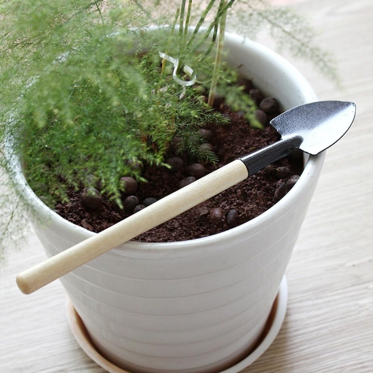3-Piece Garden Tool Set - Wooden Handle Design - Garden Trowel, Rake and Soil Shovel - For Pots and Plants