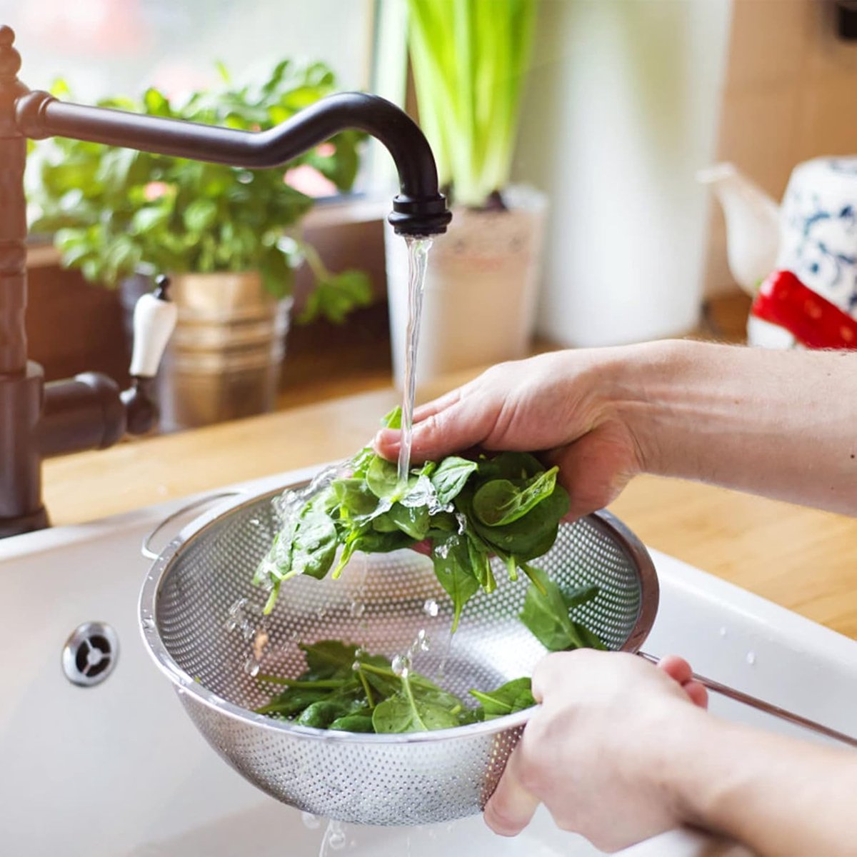 3-Piece Colander - Fine-mesh stainless steel colander - Sieve - on a stand - 2 handles - For draining, rinsing, and washing - Ideal for pasta, vegetables, and fruit - Durable and Dishwasher Safe - Easy Storage - Kitchen colander/sieve