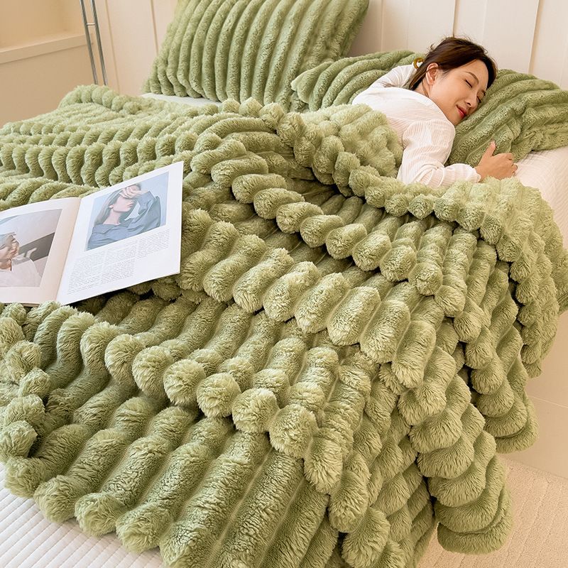 Double Layer Fleece Throw Blanket, Soft Thick Plush Couch and Bed Blanket for Sofa, Home and Winter Comfort, 27.5 x 39.3 in,green