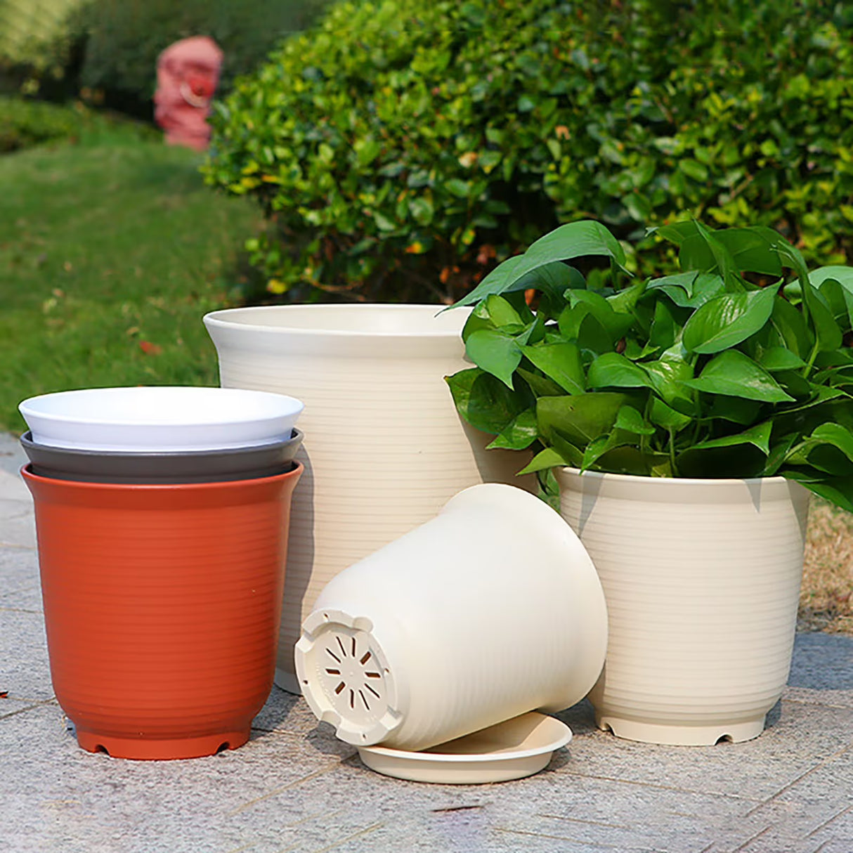 Plastic Plant Pot with Drainage Holes and Saucer, Nursery Planter for Indoor Plants, 21.2 x 13 cm, Grey