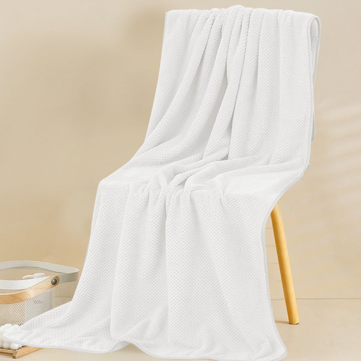 Bath Towel, Oversize Bath Towel, 55×28 Inch Large Microfiber Bath Towels, Soft, Absorbent, and Quick Dry Towels for Bathroom, Pool, Beach, Swim, and Yoga, Large Bathroom Towels for Daily Use 55×28 in White