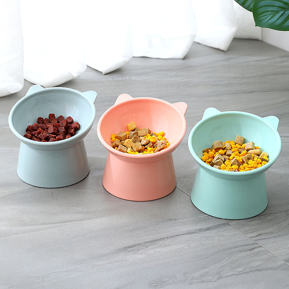Darzheoy Raised Cat Food Bowl 15 Degrees Elevated Cat Bowls Anti Vomiting Tilted Raised Cat Food Bowl Plastic Slanted Stand Bowls for Pet Feeder Pink