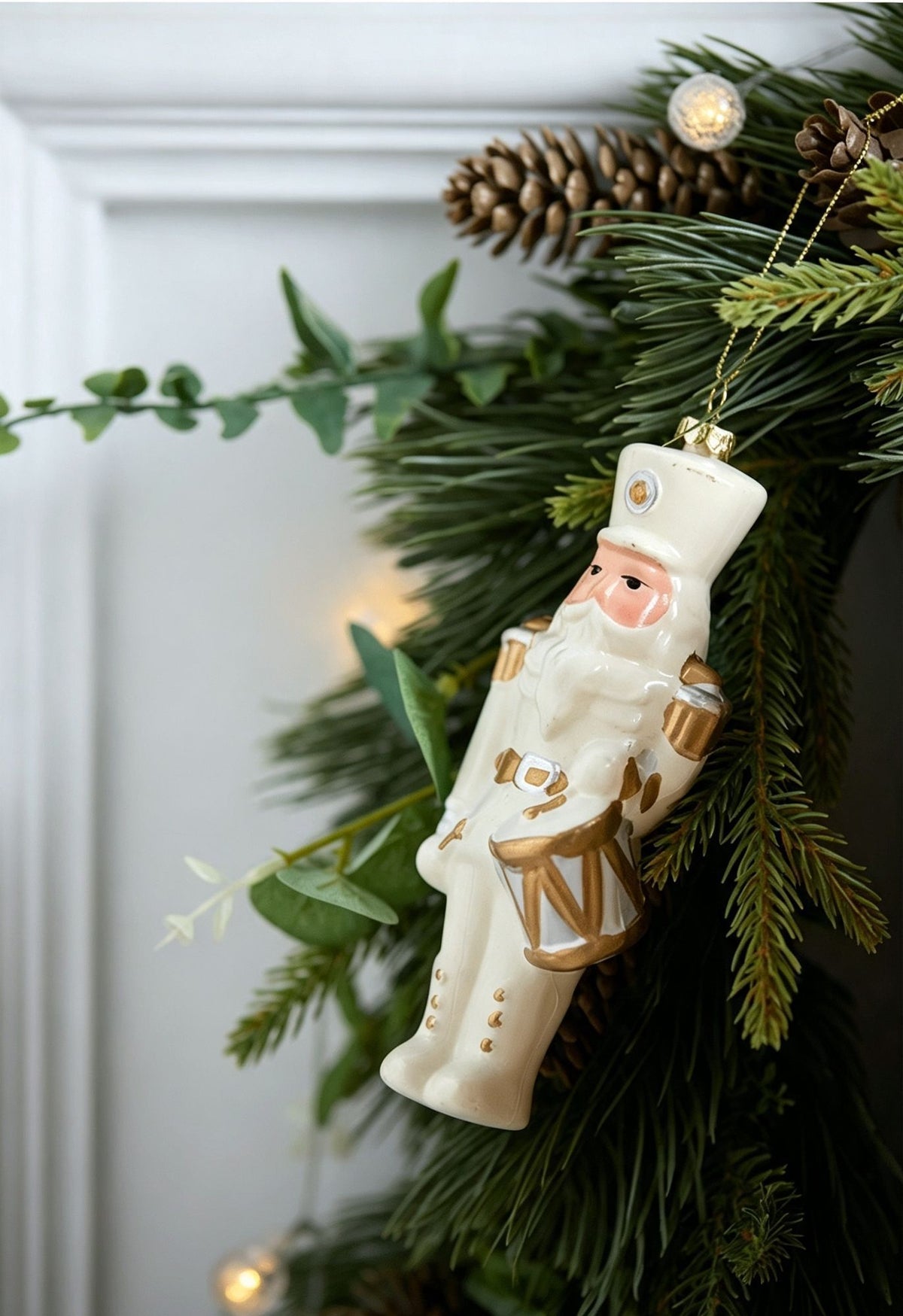 White & Gold 6 Pieces Assorted Hanging Ornament Set, Mixed Designs For Christmas & Halloween Scene Decoration