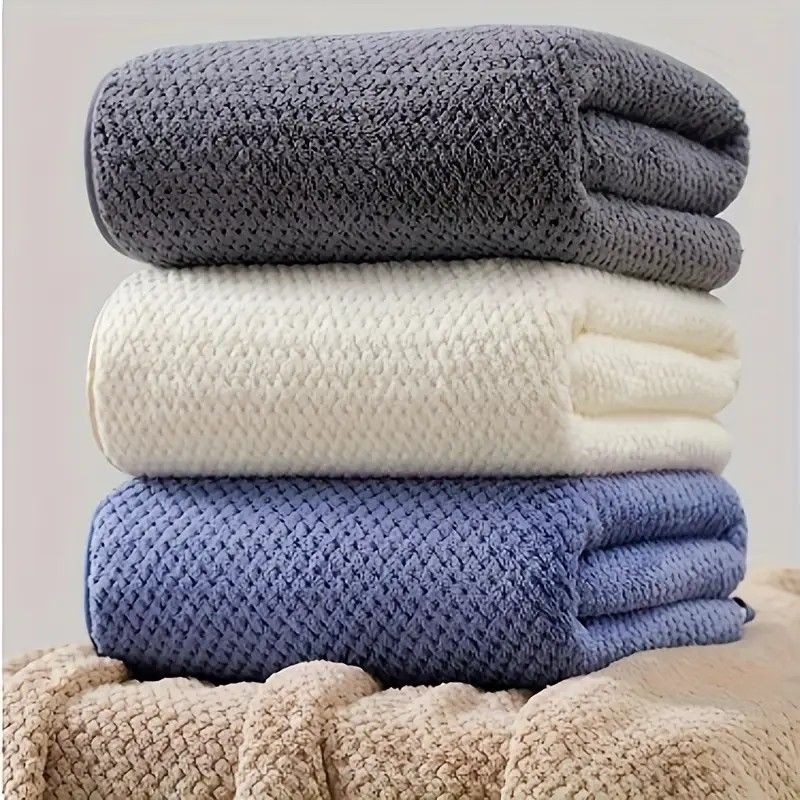 Modern Pineapple Grid Design Ultra-Soft Coral Fleece Bath Towel｜90x170cm Extra Thick Strong Absorption, Suitable for Bathroom, Gym, Hotel, and Home Use.(white)
