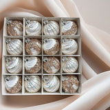 16-Piece Champagne White Hand-Painted Christmas Ornaments: 6cm lightweight plastic, shatterproof and durable, hand-painted with gold threads and glitter in 4 elegant designs, versatile and refined, perfect for decorating Christmas trees and home ambiance.