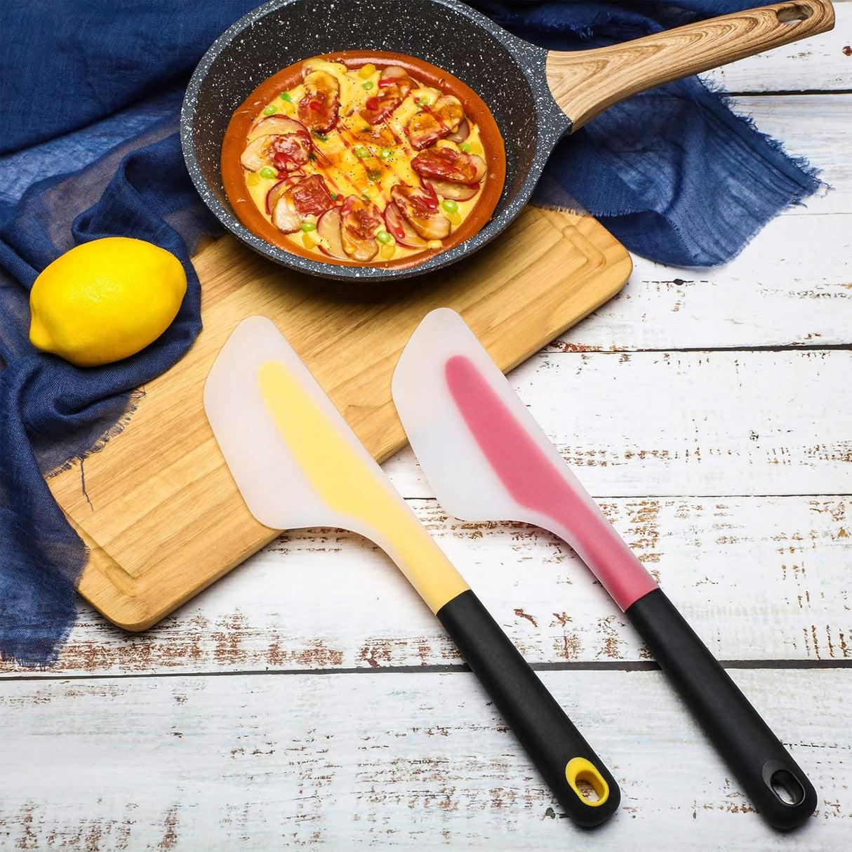 2 Pieces Omelette Spatula Kitchen Turner Silicone Flip and Fold Omelette Turner for Kitchen Omelet Pancake Crepes(Red and Yellow)