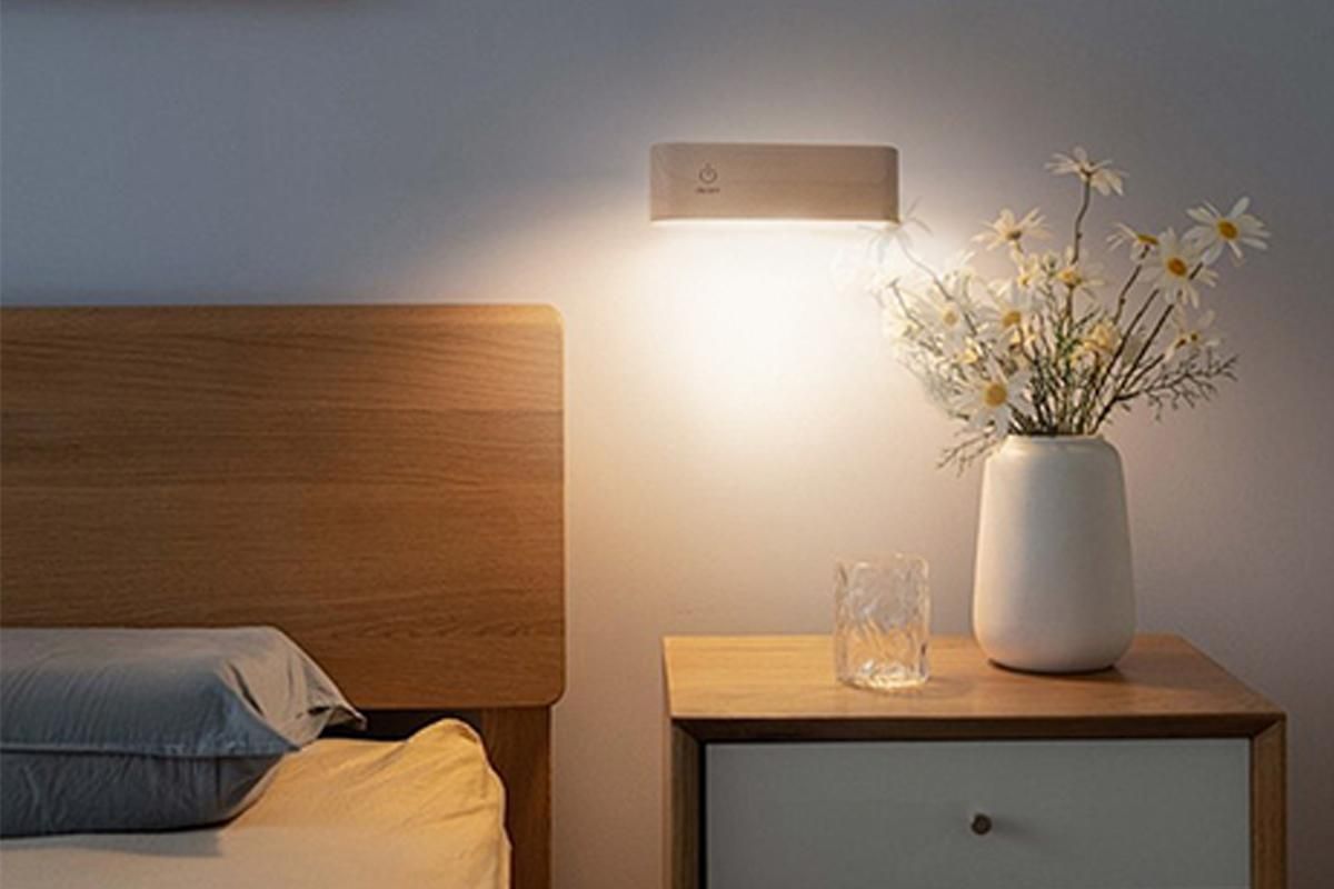Battery Operated Wall Sconce Wooden Night Light Rotatable Cordless Wall Lamp
