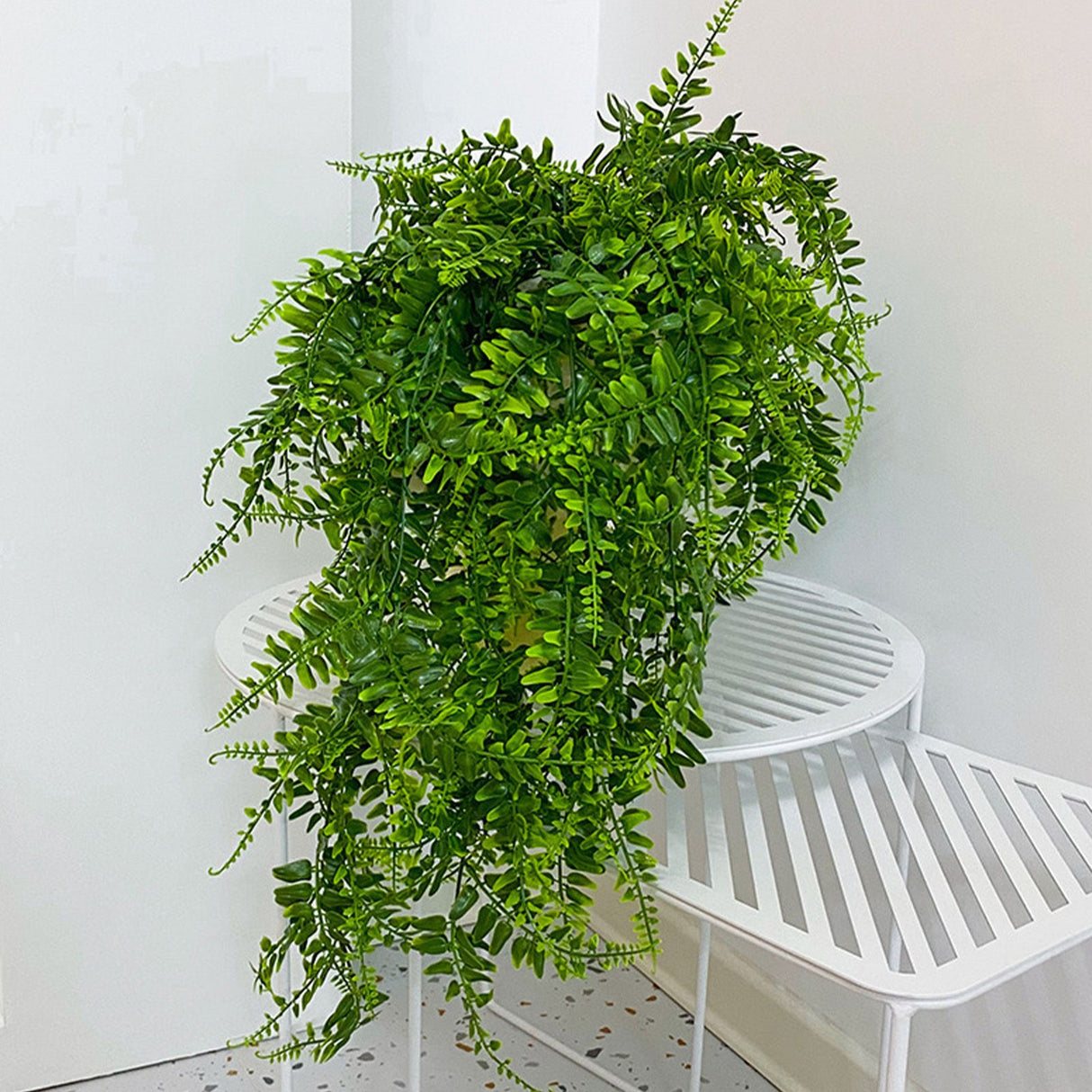 2pcs Artificial Hanging Plants Fern Plastic Green Fake Wall Hanging Ferns Plants for Garden Wedding Decoration