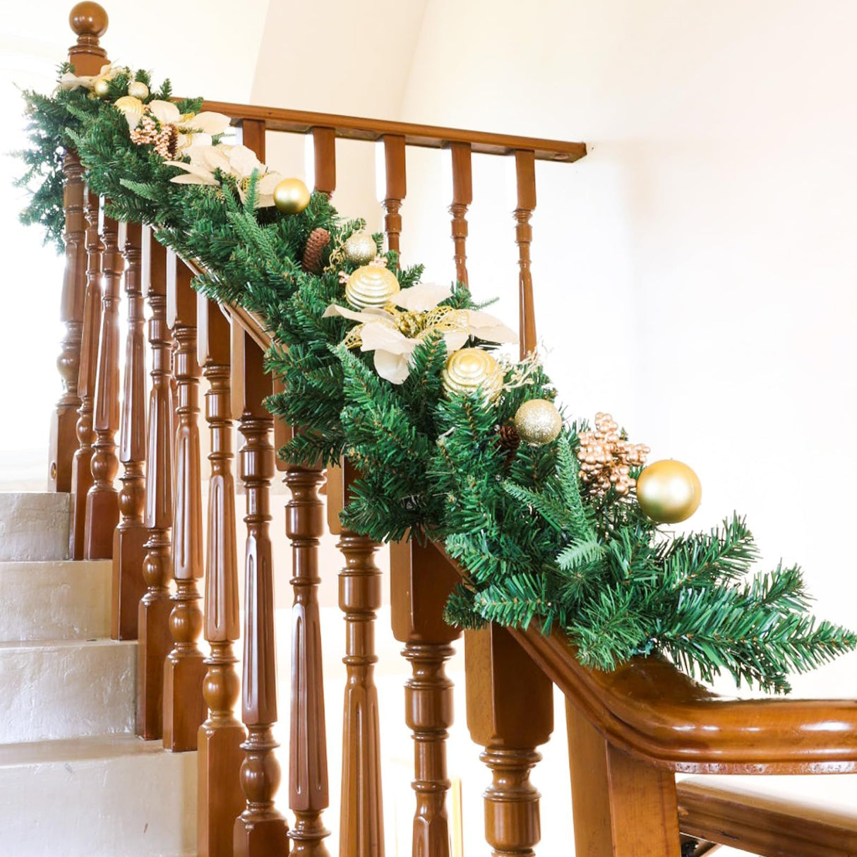 Christmas Decorations with Lights Battery Operated - Outdoor Christmas Garland for Mantle, Lighted Christmas Garland Indoor