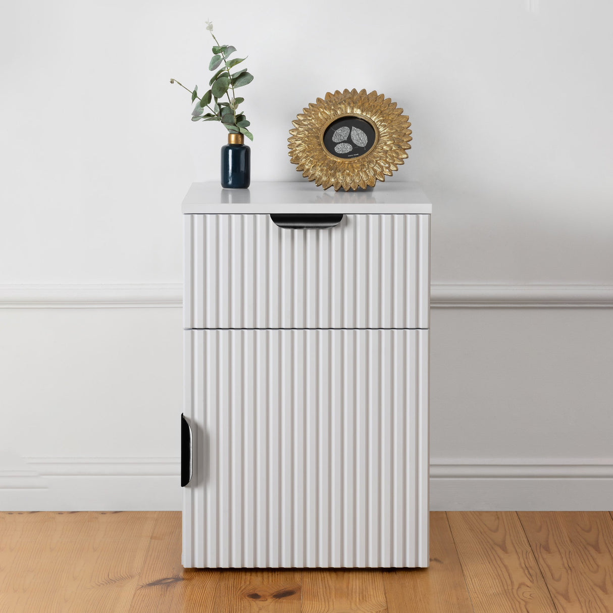 PORTO BEDSIDE TABLE - WHITE - FLUTED - PULL BLACK