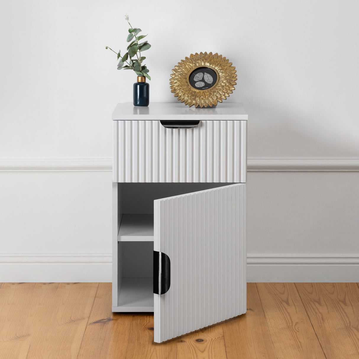 PORTO BEDSIDE TABLE - WHITE - FLUTED - PULL BLACK