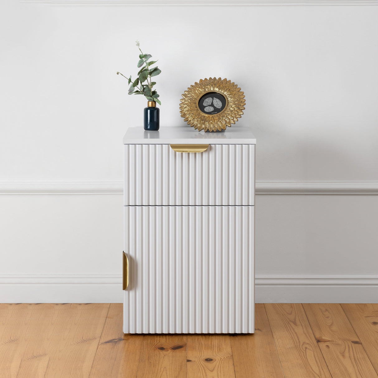 PORTO BEDSIDE TABLE - WHITE - FLUTED - PULL BRASS