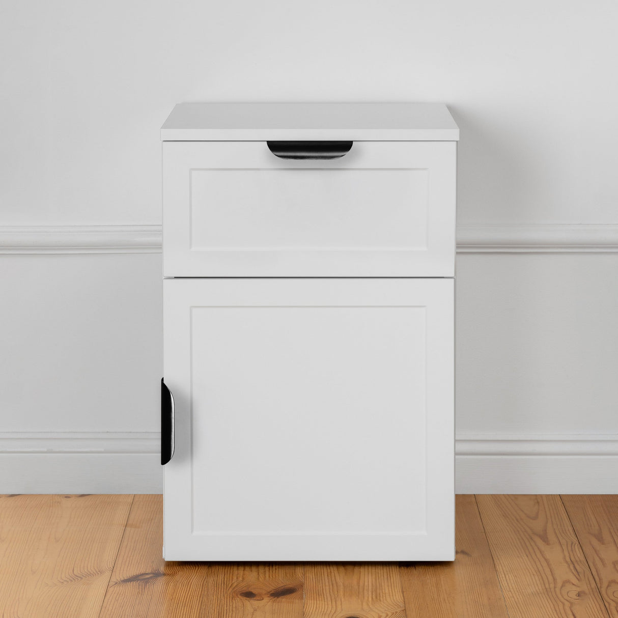PORTO BEDSIDE TABLE - WHITE - HAMPTONS - PULL BLACK