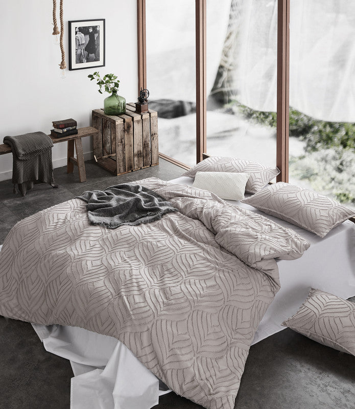 100% Premium Tufted Microfibre Quilt Cover Set - Ultra-Soft, Durable Embroidery Bedding Comforter Set - Machine Washable & Zipper Closure - Beige - Queen