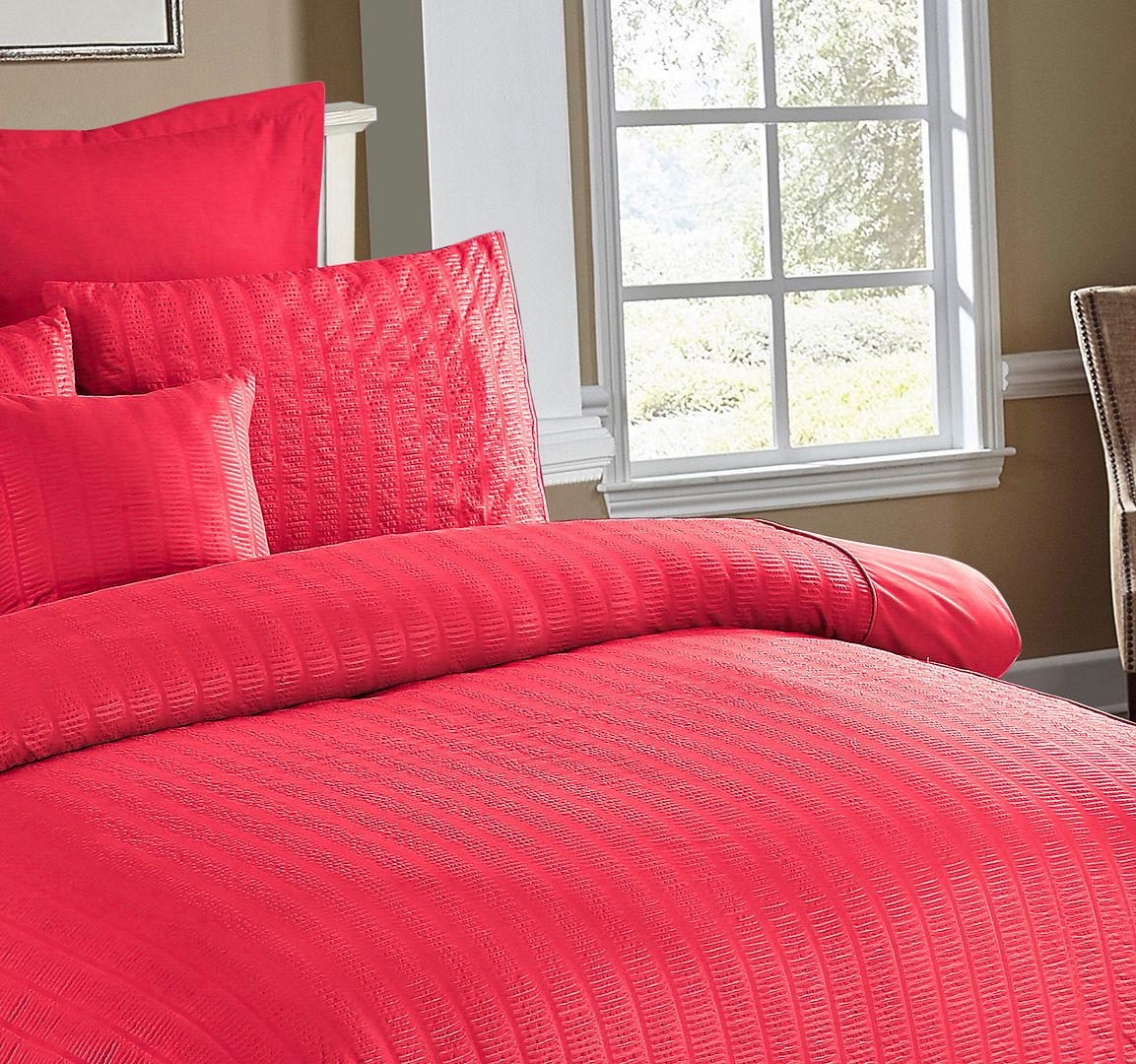 Seersucker Double Size Quilt/Duvet Cover Set - Red