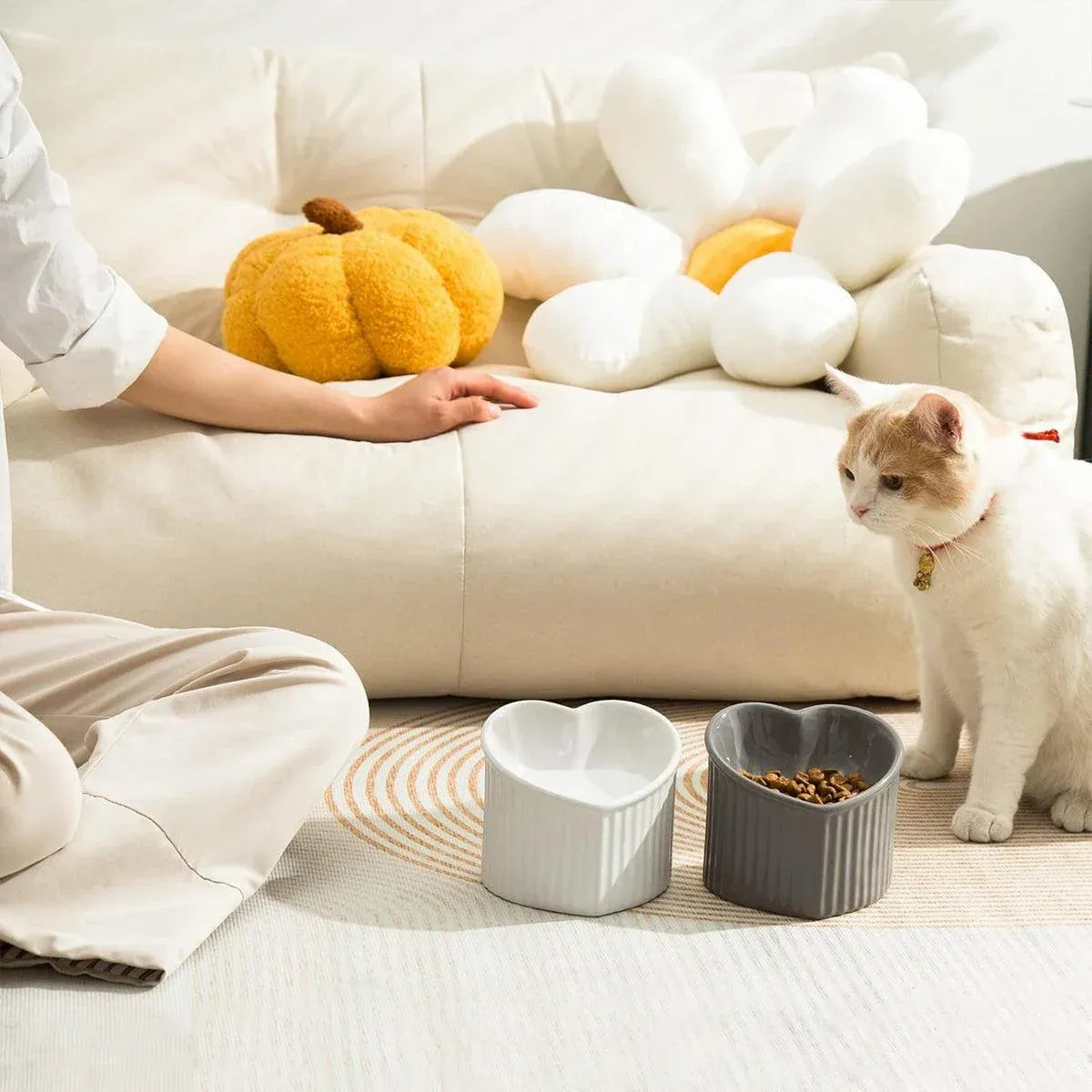 Love Shape Slanted Cat Bowl Ceramic Pet Bowl for Cats Food Water Feeding Dish - Black