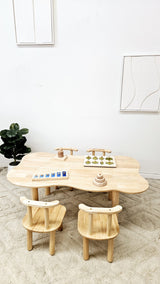 Child hardwood cloud table with 4 chairs