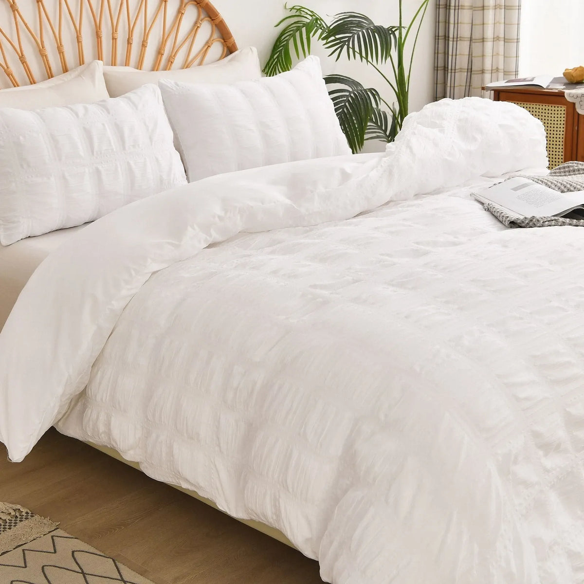White Montreux Paisley Quilt / Doona / Duvet Cover set