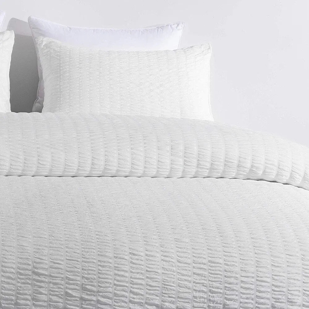 Seersucker White Valencia Dream Quilt / Doona / Duvet Cover set