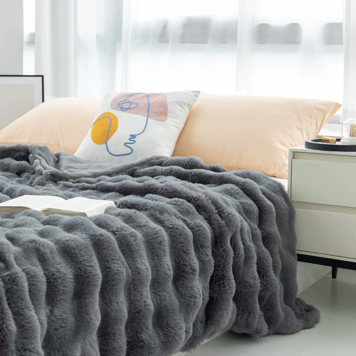 Dark Grey 100*160cm Plush Toscana Throw Blanket - Soft Flannel Fleece for All Seasons, Perfect for Couch & Bed