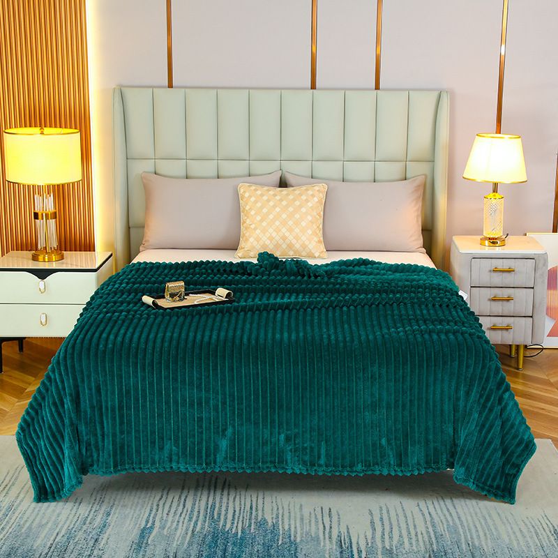 150*200cm Green Solid Colour Flannel Throw Blanket - Thick Double-Sided Fleece with Ribbed Texture - Soft throw blanket& Lightweight for Sofa, Bed, Office Nap, Air-Conditioned Rooms - Durable, Machine Washable, Non-Shedding
