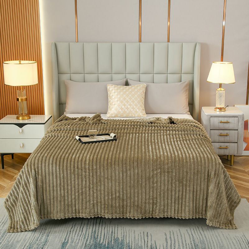 100*150cm Light Coffee Solid Colour Flannel Throw Blanket - Thick Double-Sided Fleece with Ribbed Texture - Soft throw blanket& Lightweight for Sofa, Bed, Office Nap, Air-Conditioned Rooms - Durable, Machine Washable, Non-Shedding
