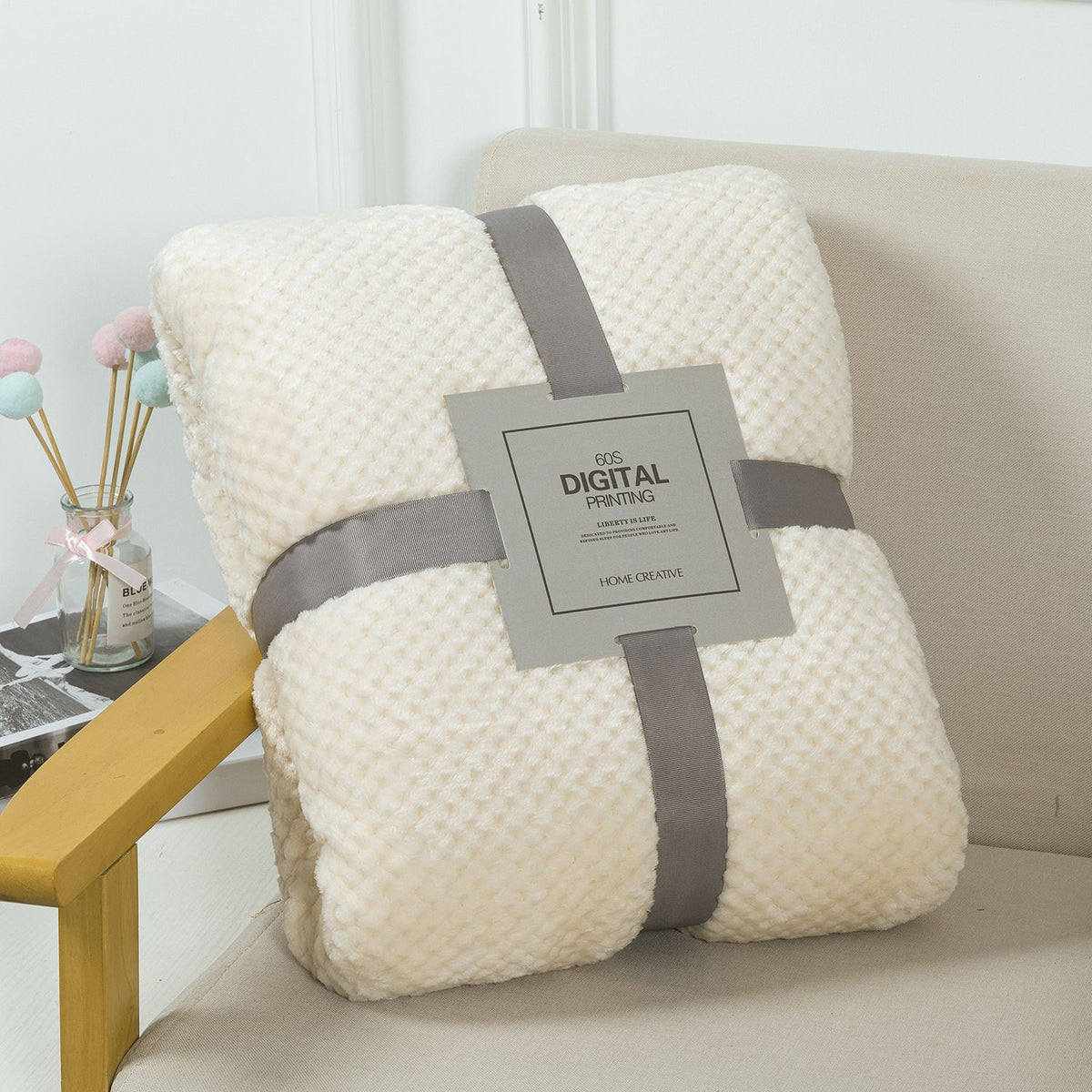 200 x 260cm White Pineapple Grid Plush Sofa Blanket for 2 Seater - Soft Thick Flannel Jacquard Throw, Fade Resistent & Machine Washable, Lightweight Travel and Spring Summer Bedding
